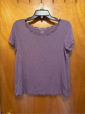 American Eagle Outfitters Lavender Short Sleeve Lettuce-Edge Tee
